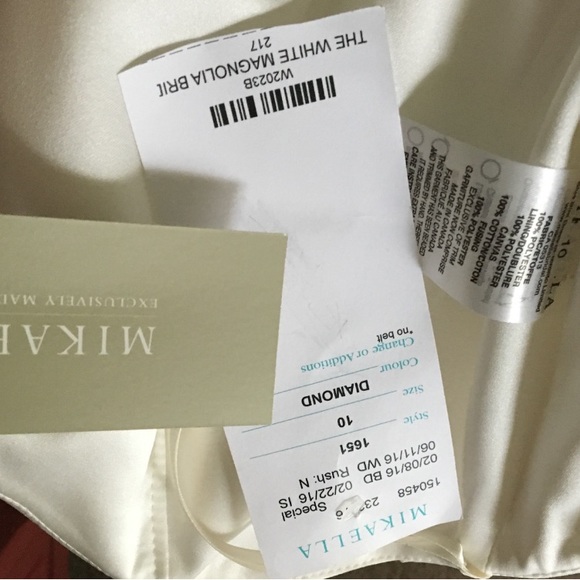 Never worn or altered wedding dress - Picture 4 of 4